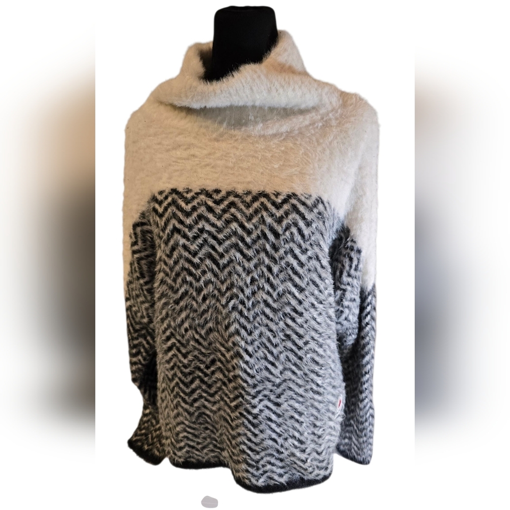 Pajar Canada Fuzzy Sweater Small